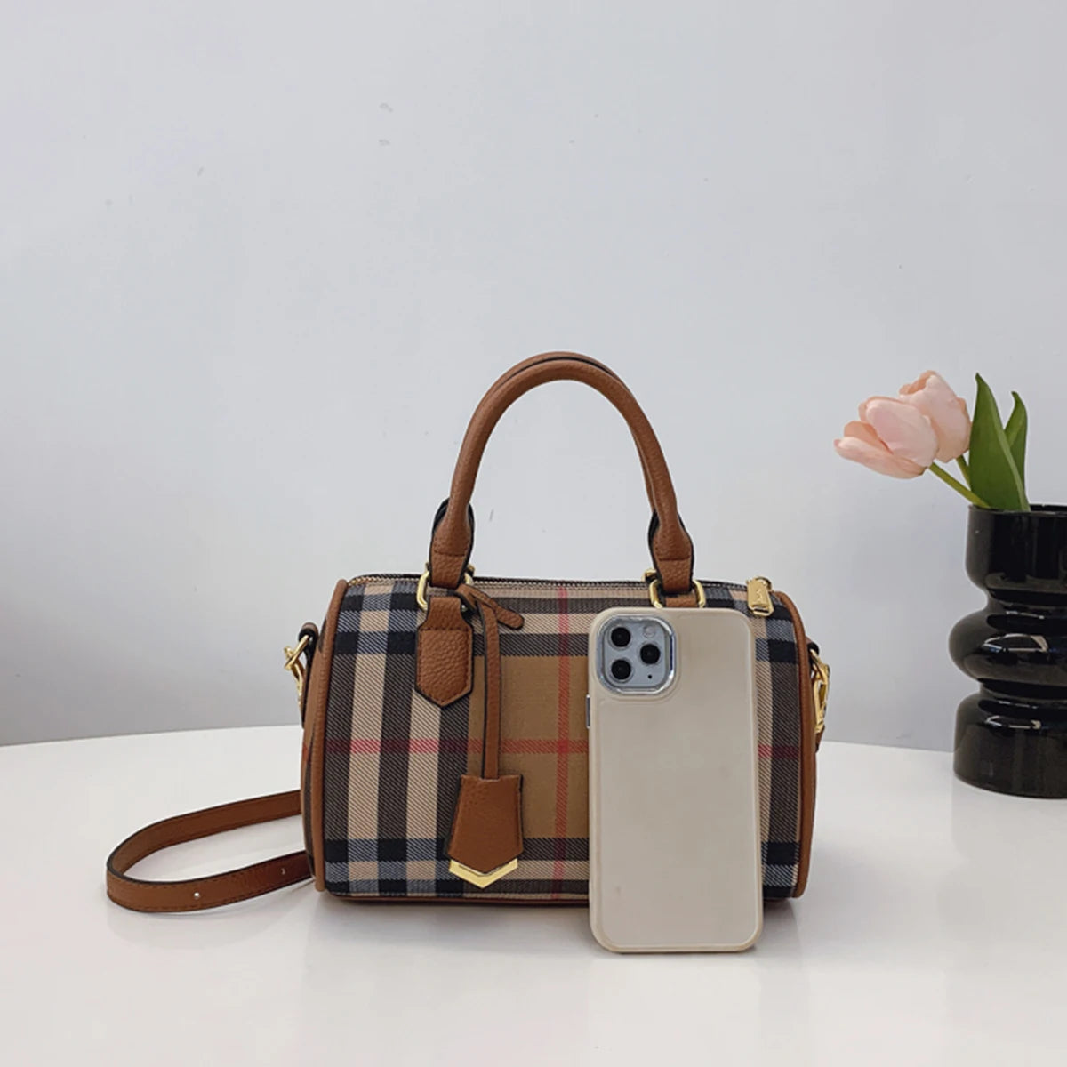 Large Capacity Classic Stripe Plaid Pattern Shoulder Bag PU Crossbody Tote with Adjustable Strap Zip Closure for Daily Use