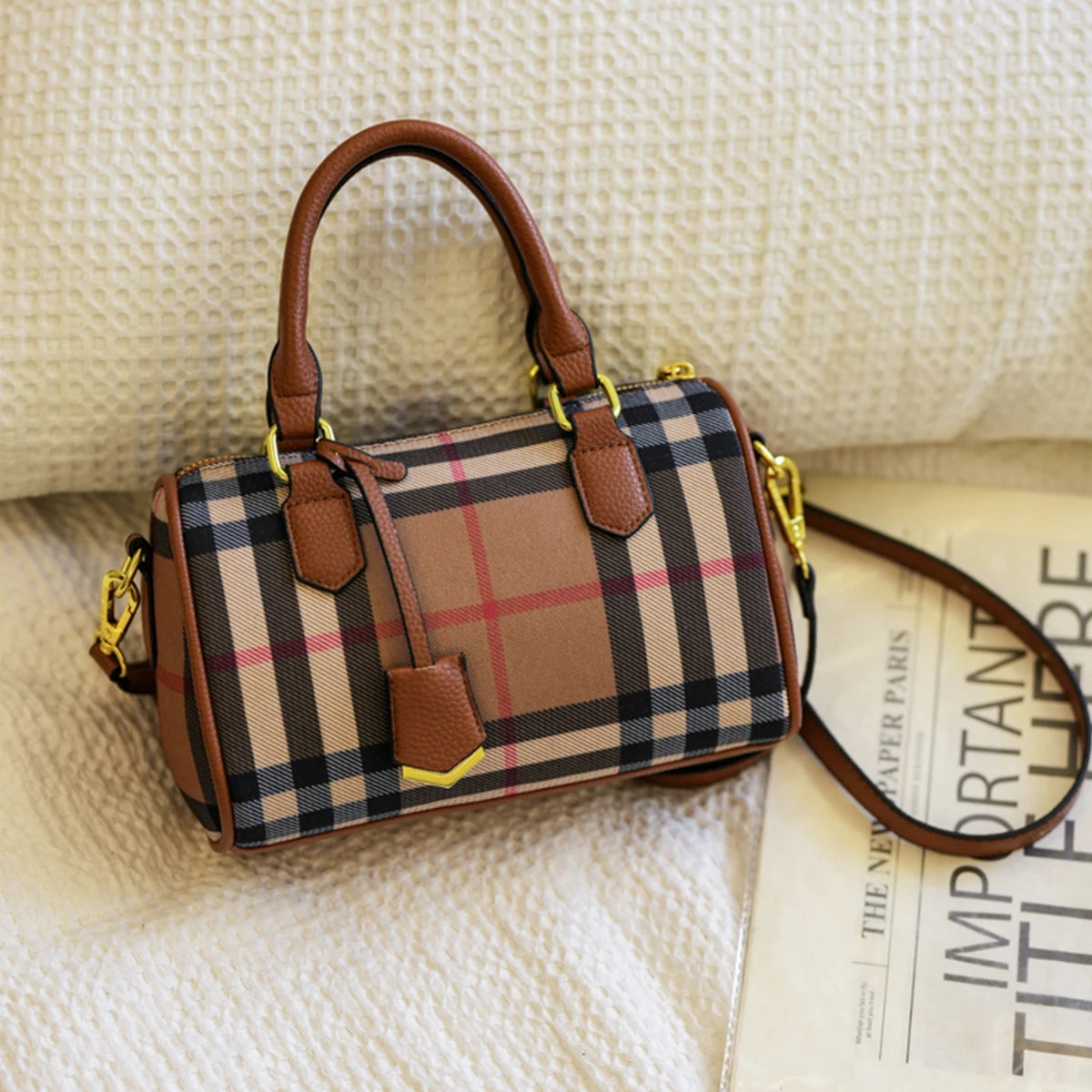 Large Capacity Classic Stripe Plaid Pattern Shoulder Bag PU Crossbody Tote with Adjustable Strap Zip Closure for Daily Use
